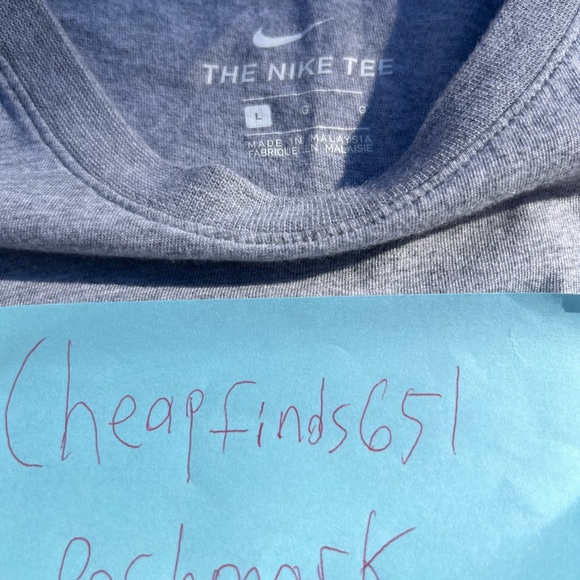 Nike “The Nike Tee” *NEVER WORN* - Picture 4 of 4